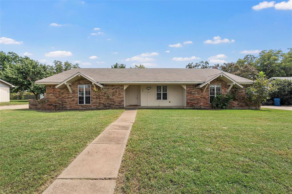 309 Crescent Drive, Hewitt, TX 76643