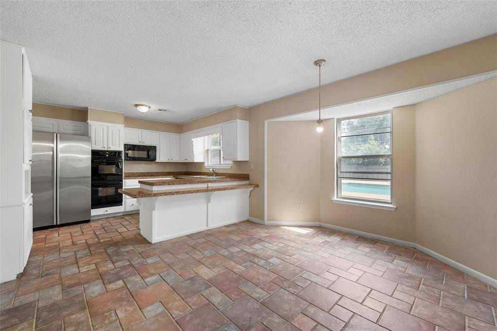 309 Crescent Drive, Hewitt, TX 76643