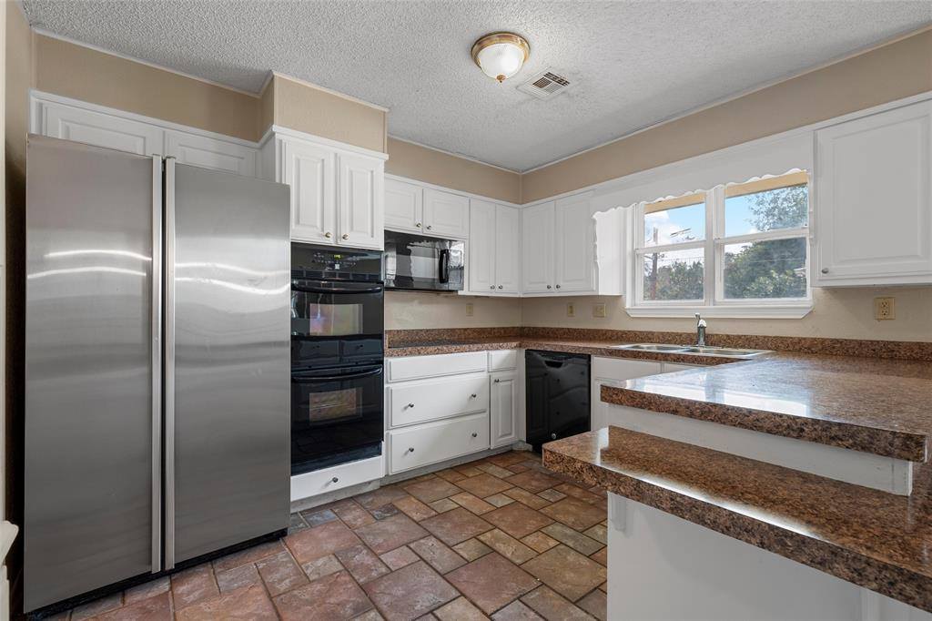 309 Crescent Drive, Hewitt, TX 76643