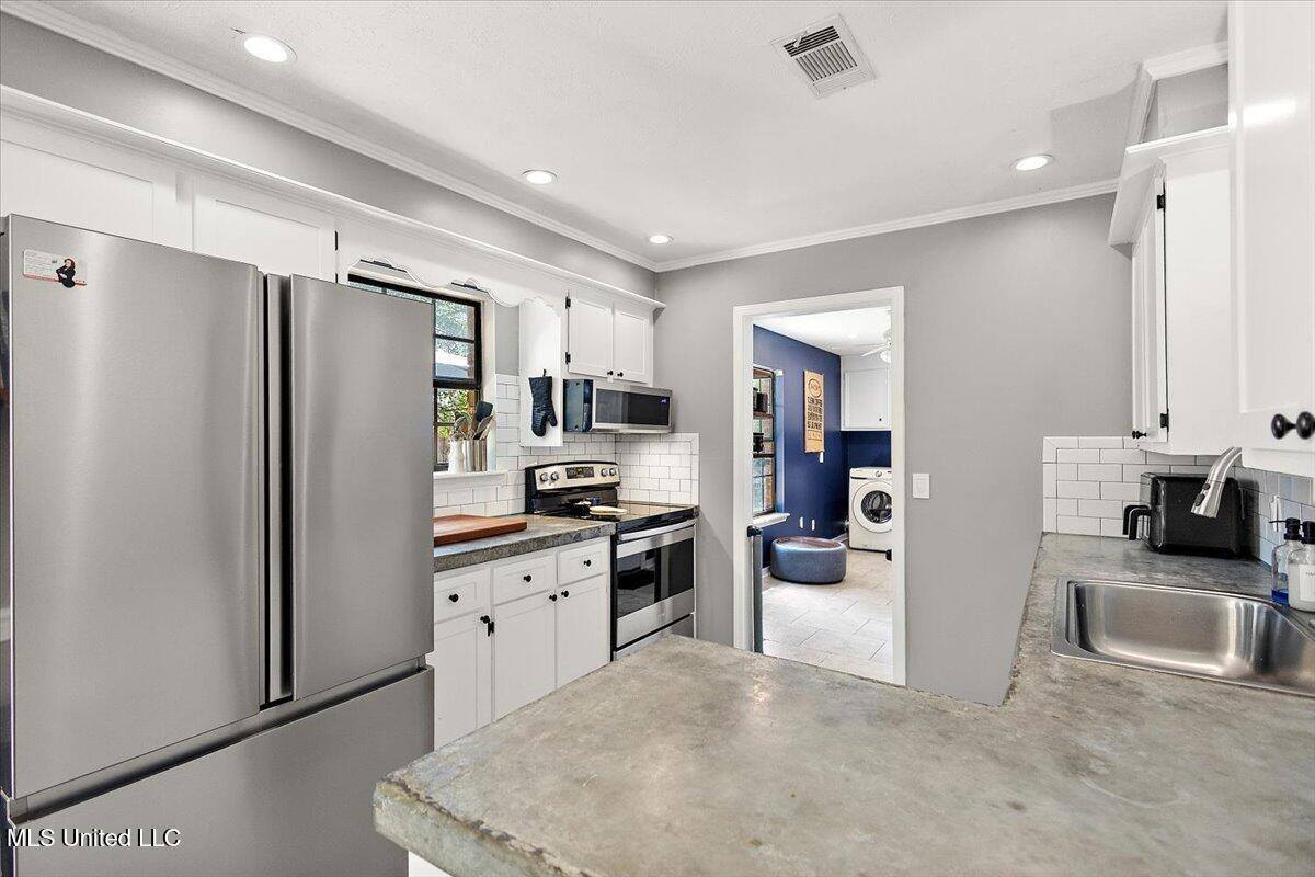 103 Casa Urbano Drive, Clinton, MS 39056