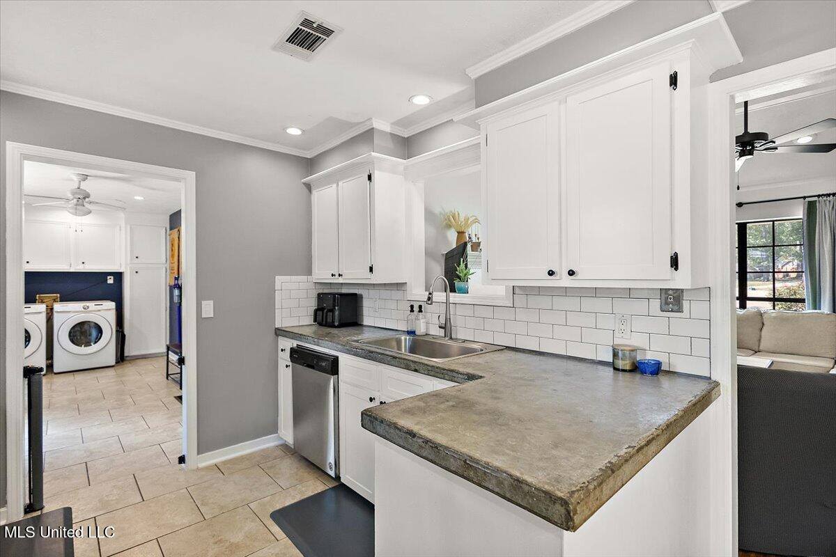 103 Casa Urbano Drive, Clinton, MS 39056