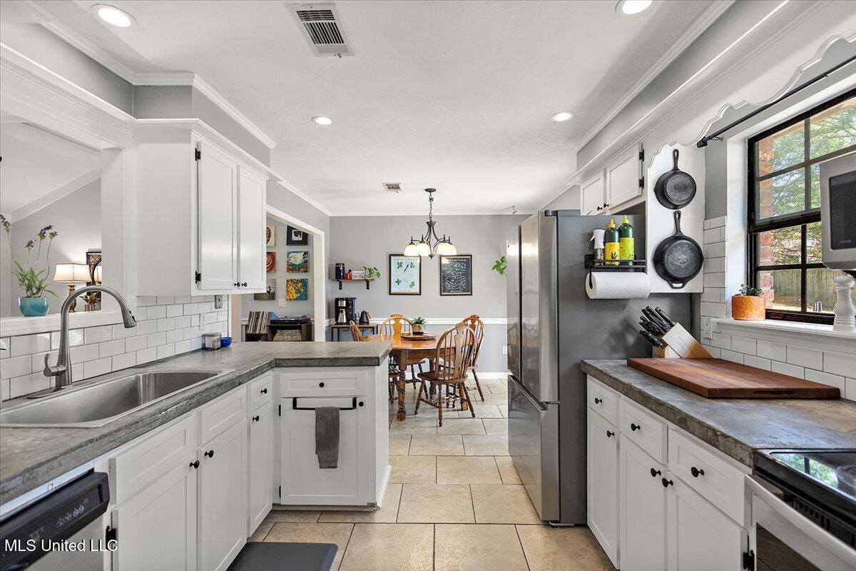 103 Casa Urbano Drive, Clinton, MS 39056