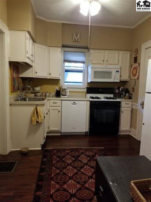 430 North Washington St, Lindsborg, KS 67456