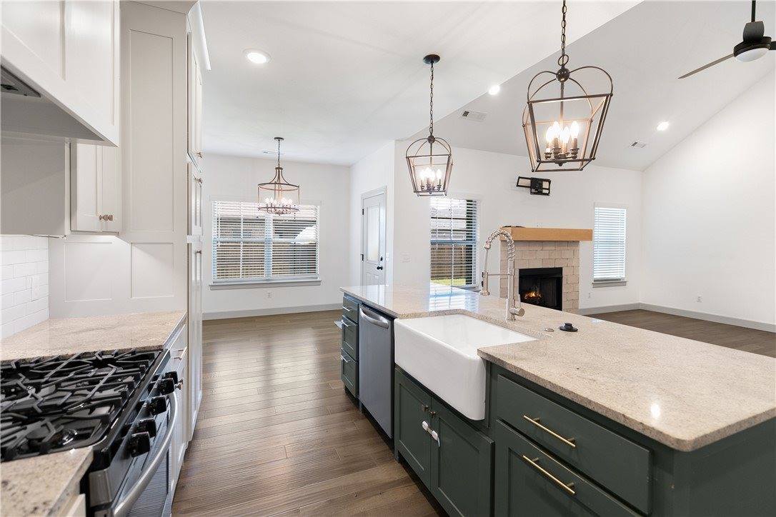 1001 Laux Lane, Pea Ridge, AR 72751