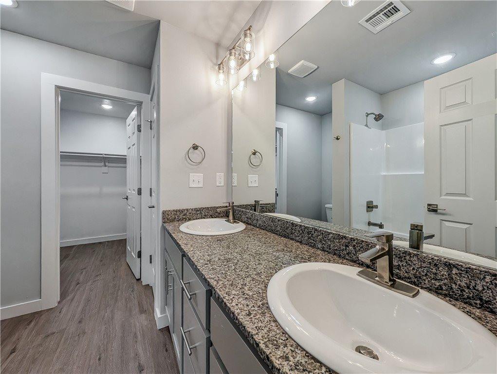 6400 & 6402 Kathleen Street, Bentonville, AR 72713