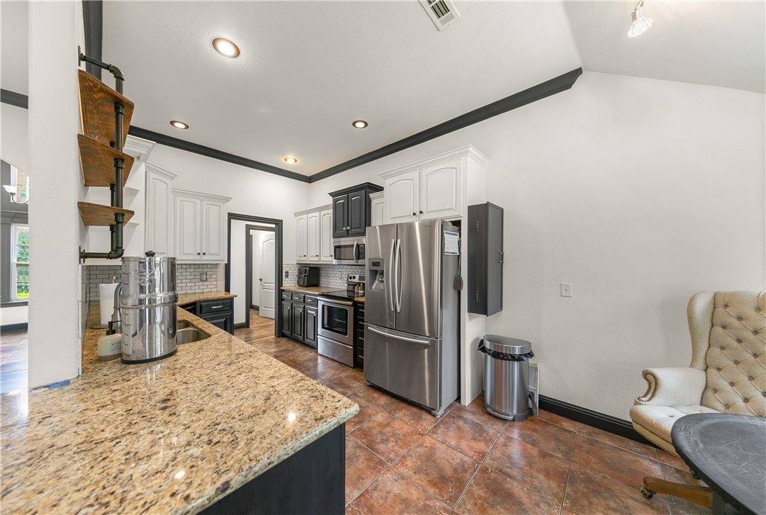 3 Rhonda Lane, Bella Vista, AR 72715