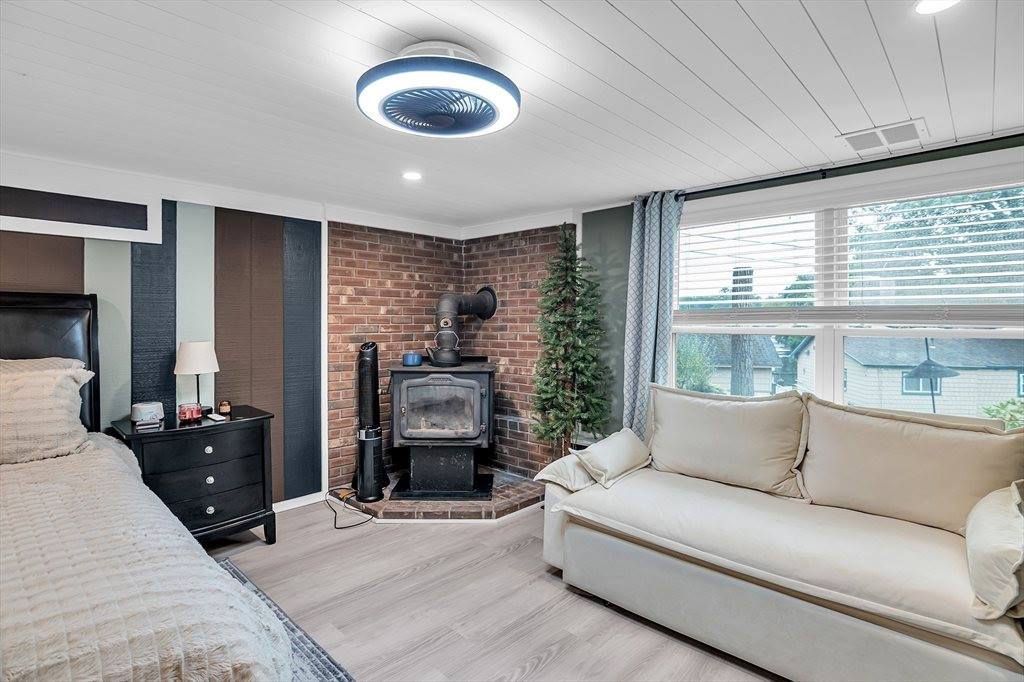 105 Lakeview, Southwick, MA 01077