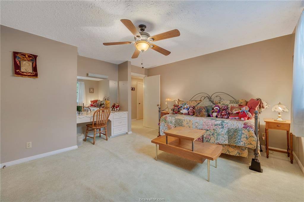 503 Calvert Street, Hearne, TX 77859