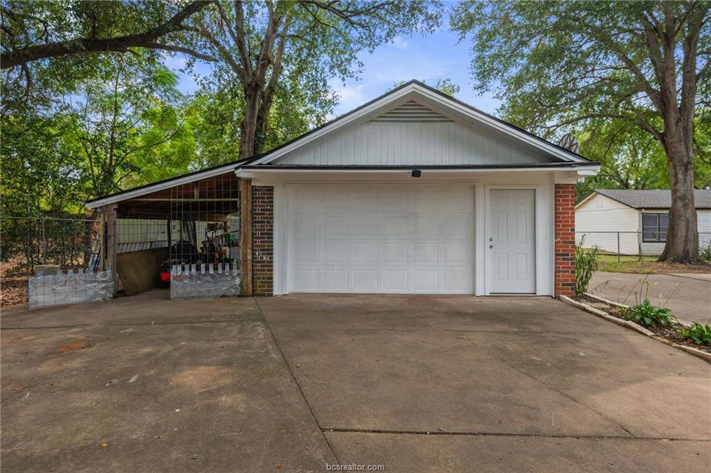 503 Calvert Street, Hearne, TX 77859