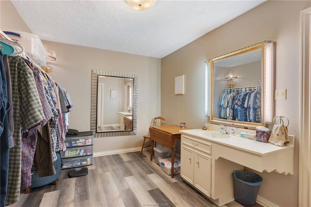 503 Calvert Street, Hearne, TX 77859