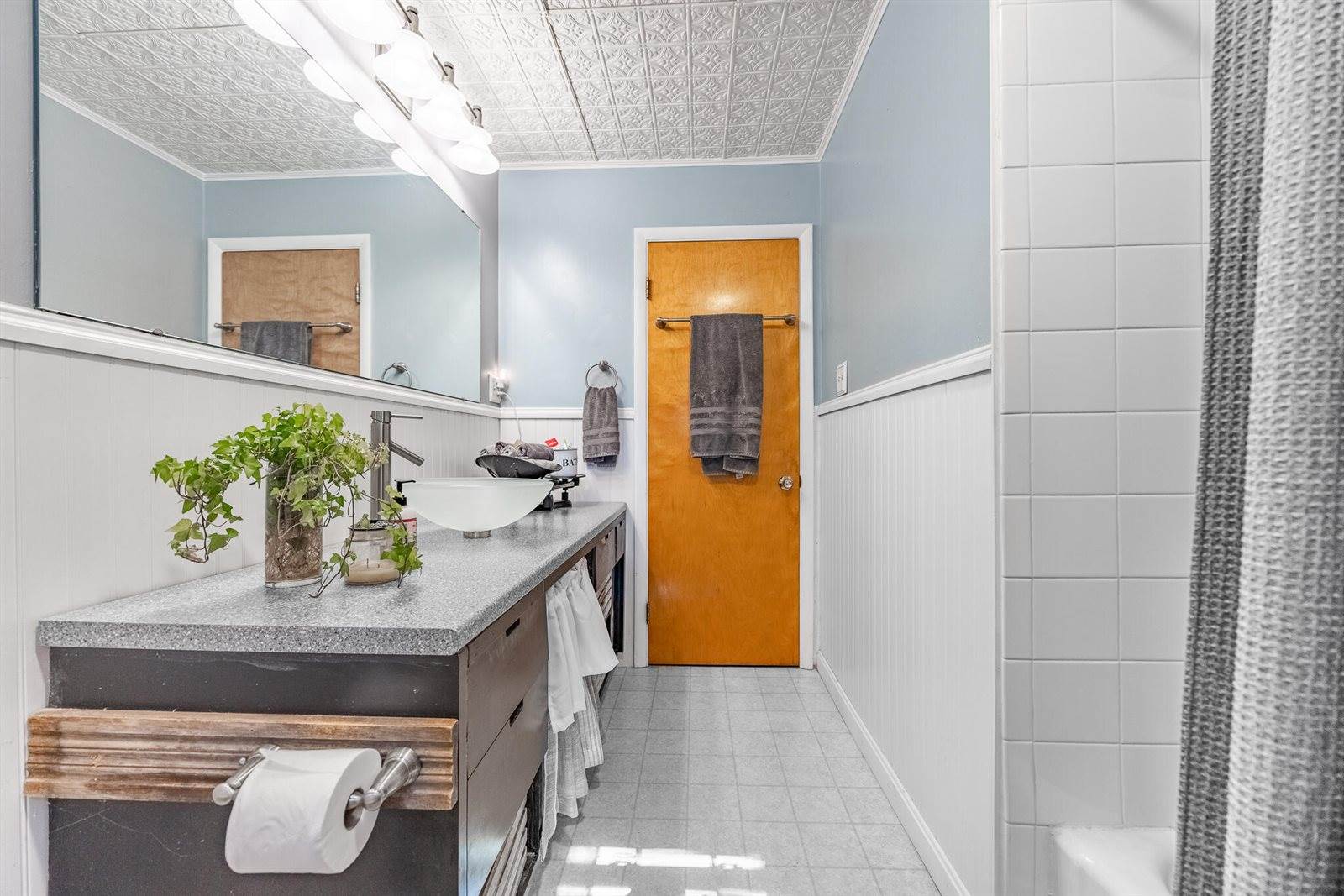 102 Forest Avenue, Orono, ME 04473