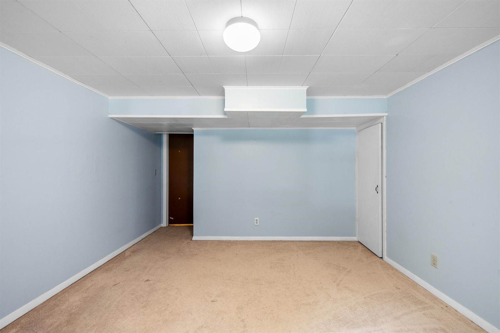 102 Forest Avenue, Orono, ME 04473