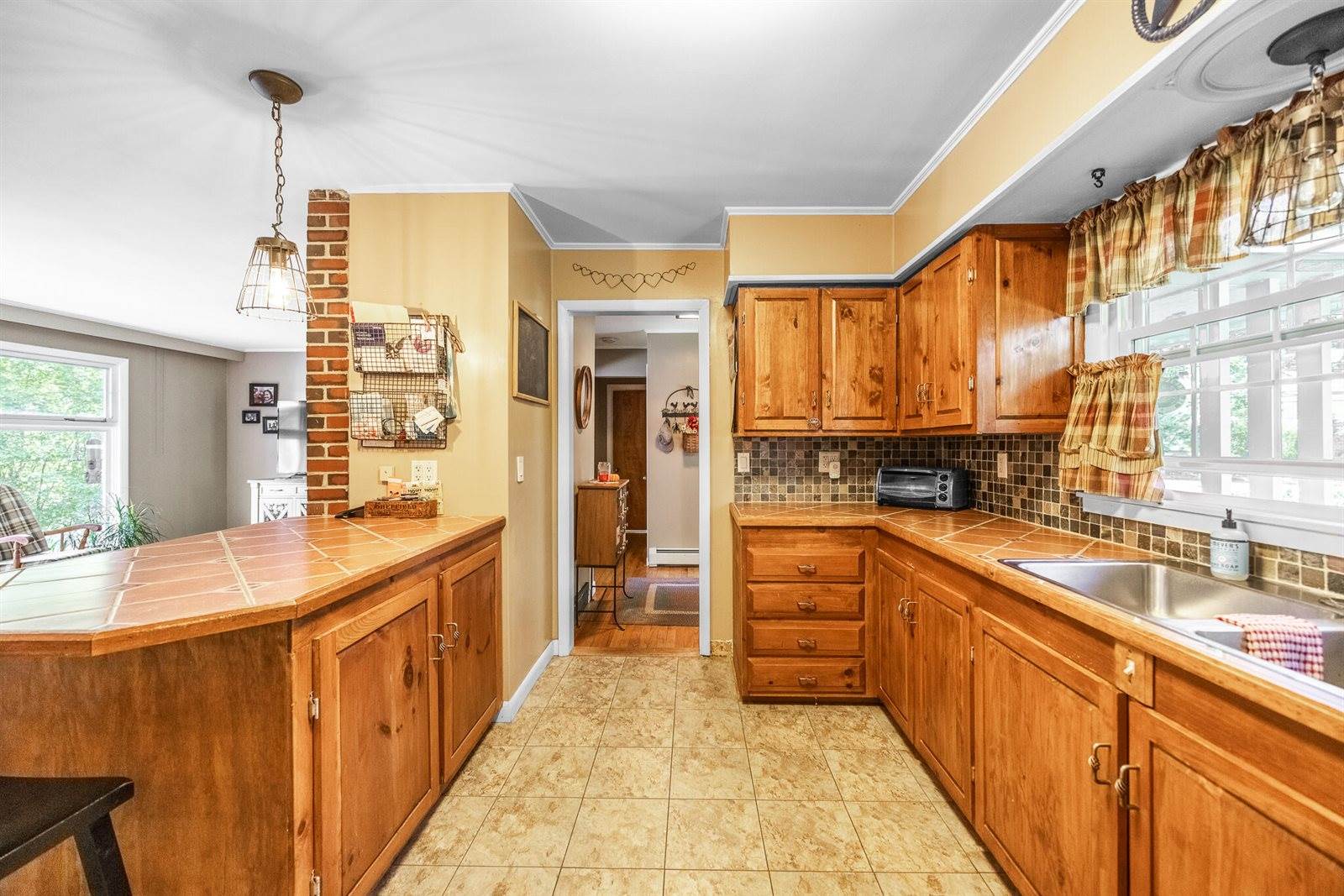 102 Forest Avenue, Orono, ME 04473