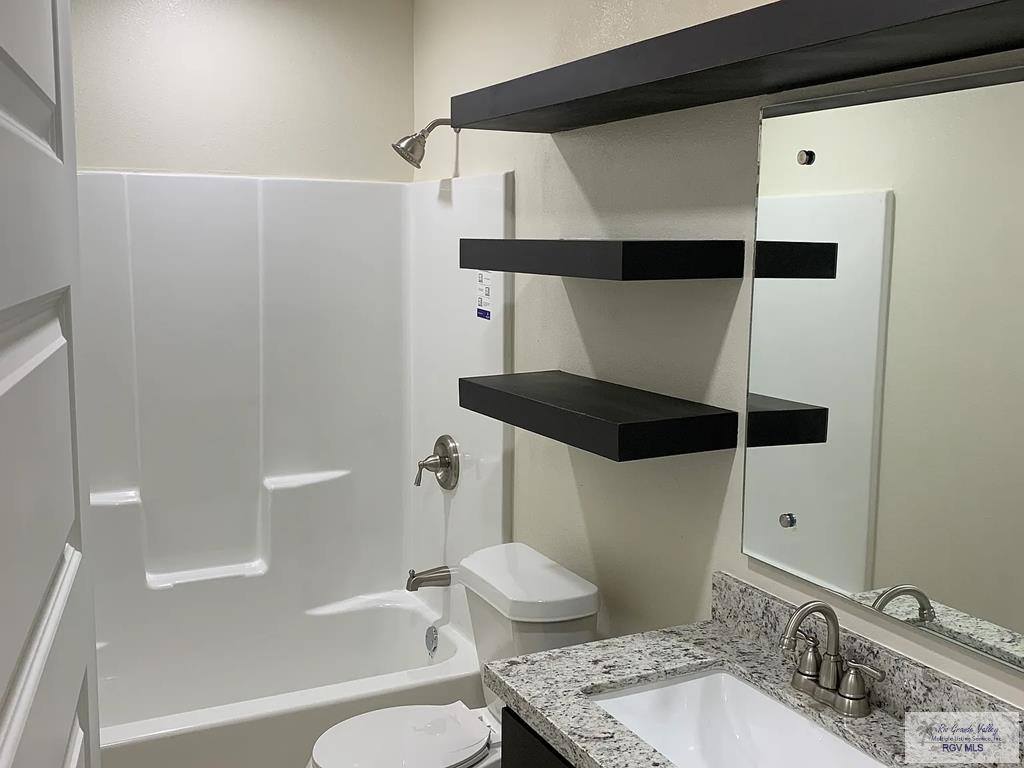 6751 Laguna Madre Dr, Brownsville, TX 78520