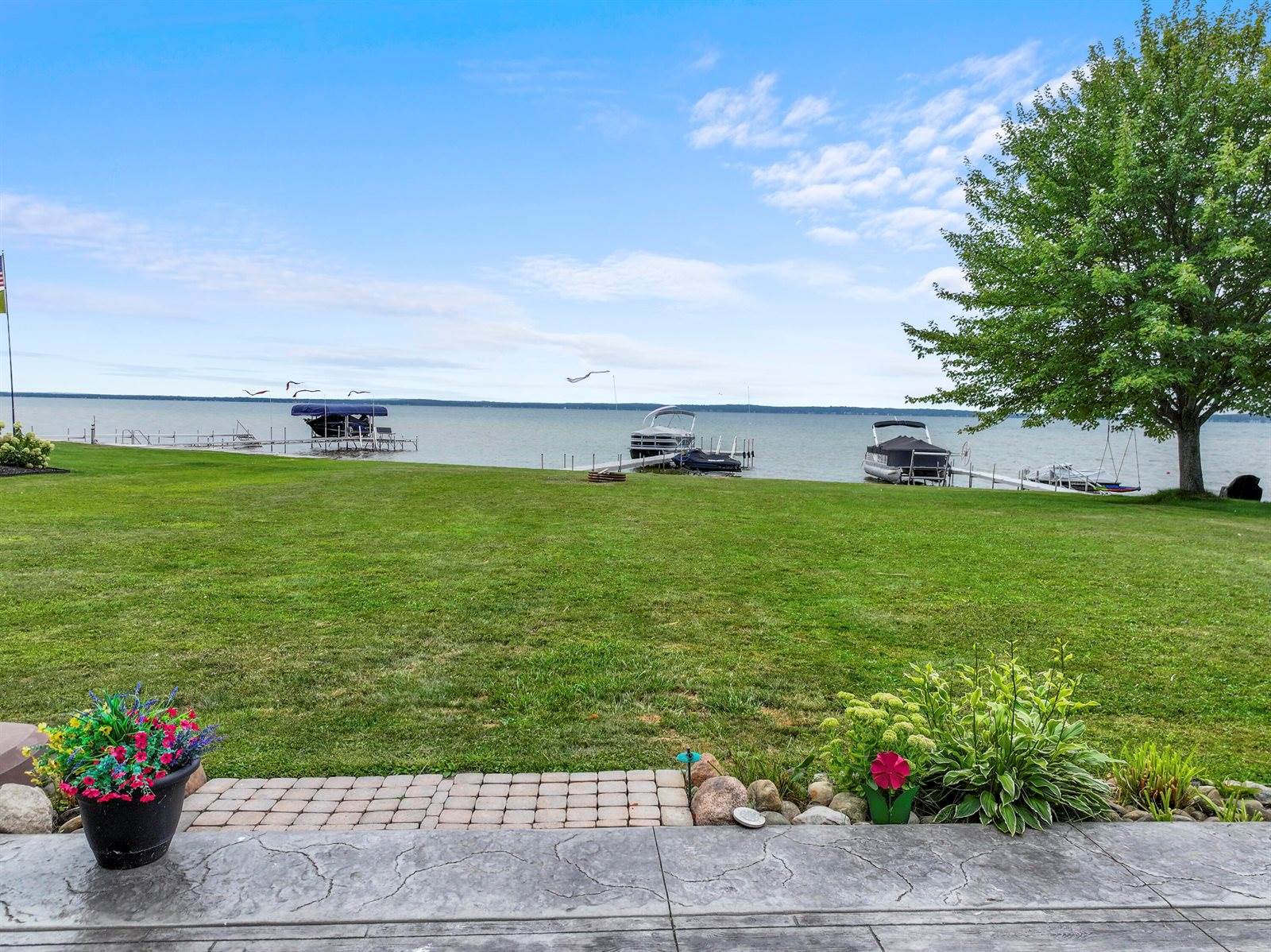 8589 East Houghton Lake Drive, Houghton Lake, MI 48629
