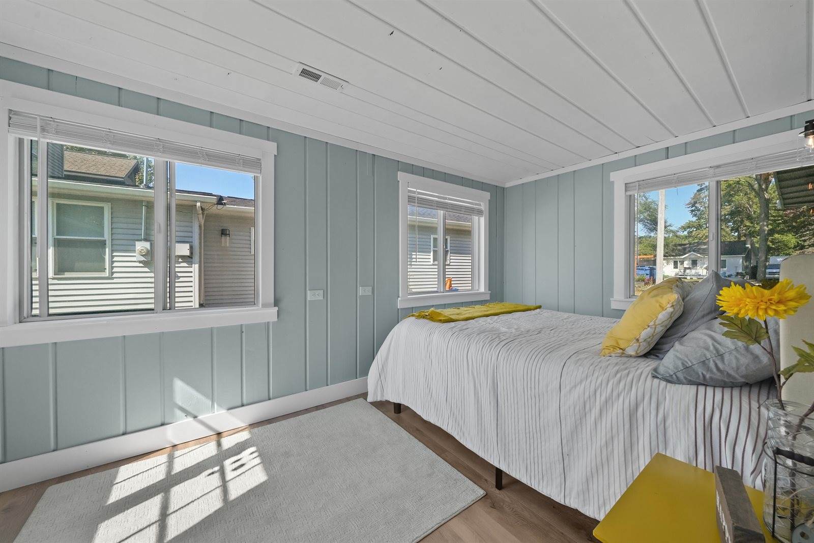 8589 East Houghton Lake Drive, Houghton Lake, MI 48629