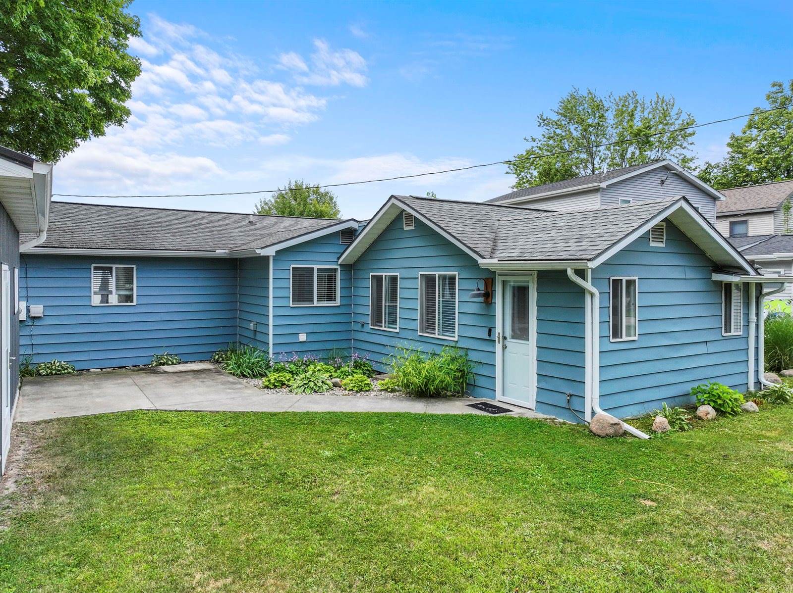 8589 East Houghton Lake Drive, Houghton Lake, MI 48629
