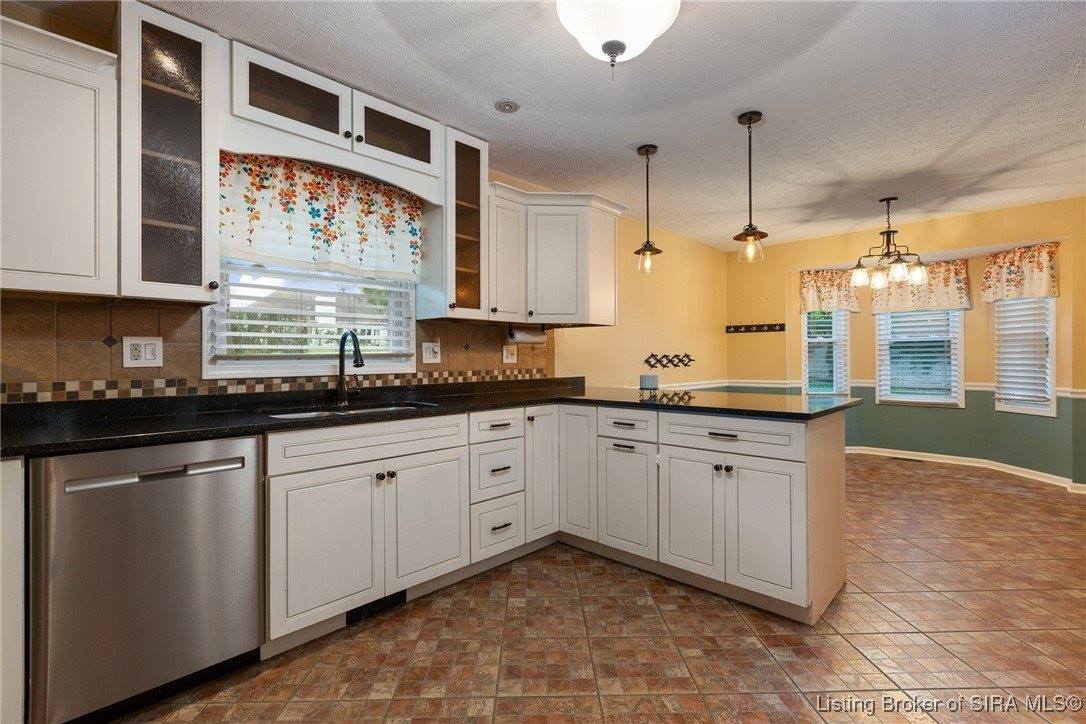 4605 Shadyview Drive, Floyds Knobs, IN 47119