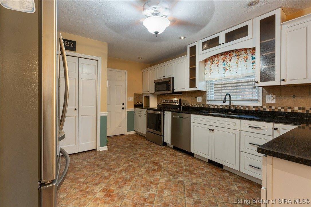 4605 Shadyview Drive, Floyds Knobs, IN 47119