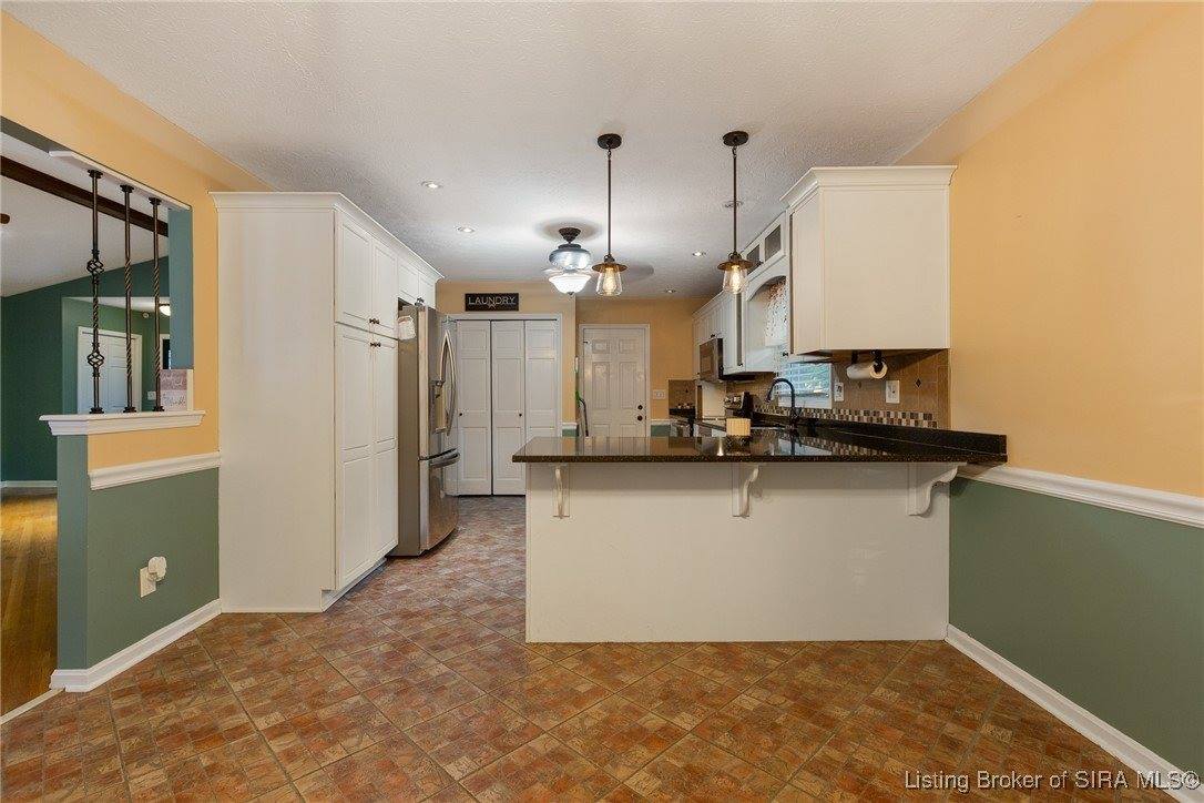 4605 Shadyview Drive, Floyds Knobs, IN 47119