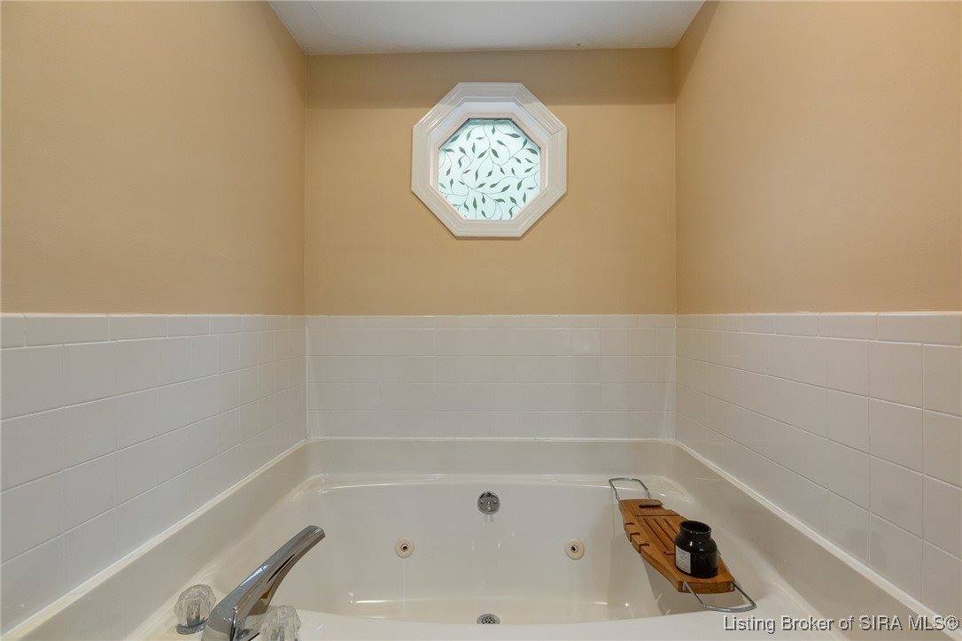 4605 Shadyview Drive, Floyds Knobs, IN 47119