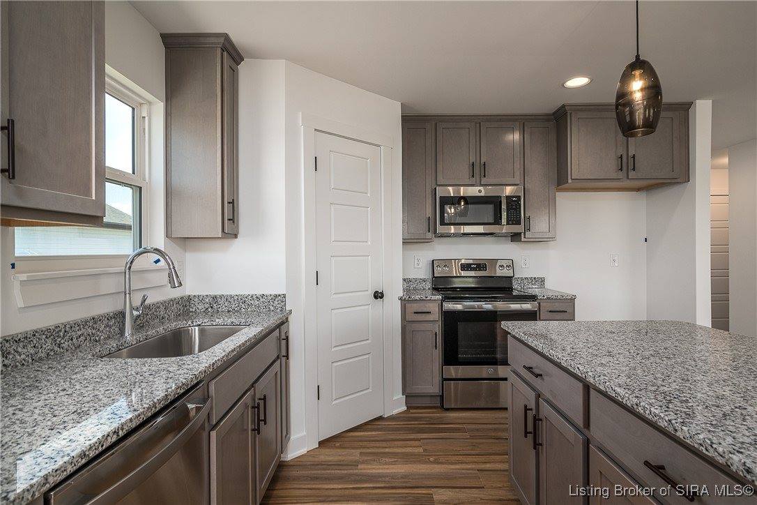 803 Wolf Run Park Boulevard, Jeffersonville, IN 47130