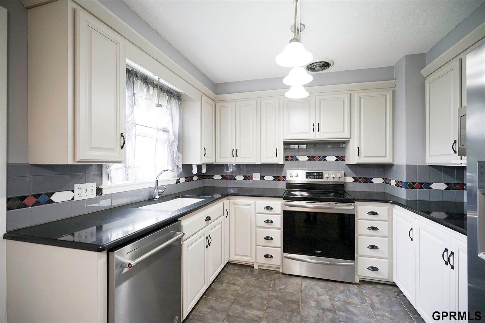 8217 Boyd Street, Omaha, NE 68134