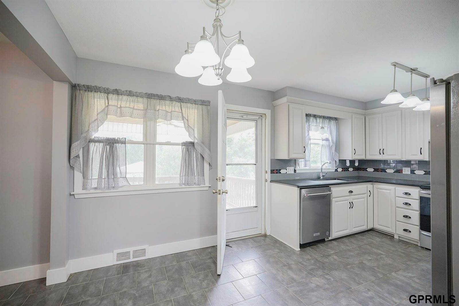 8217 Boyd Street, Omaha, NE 68134