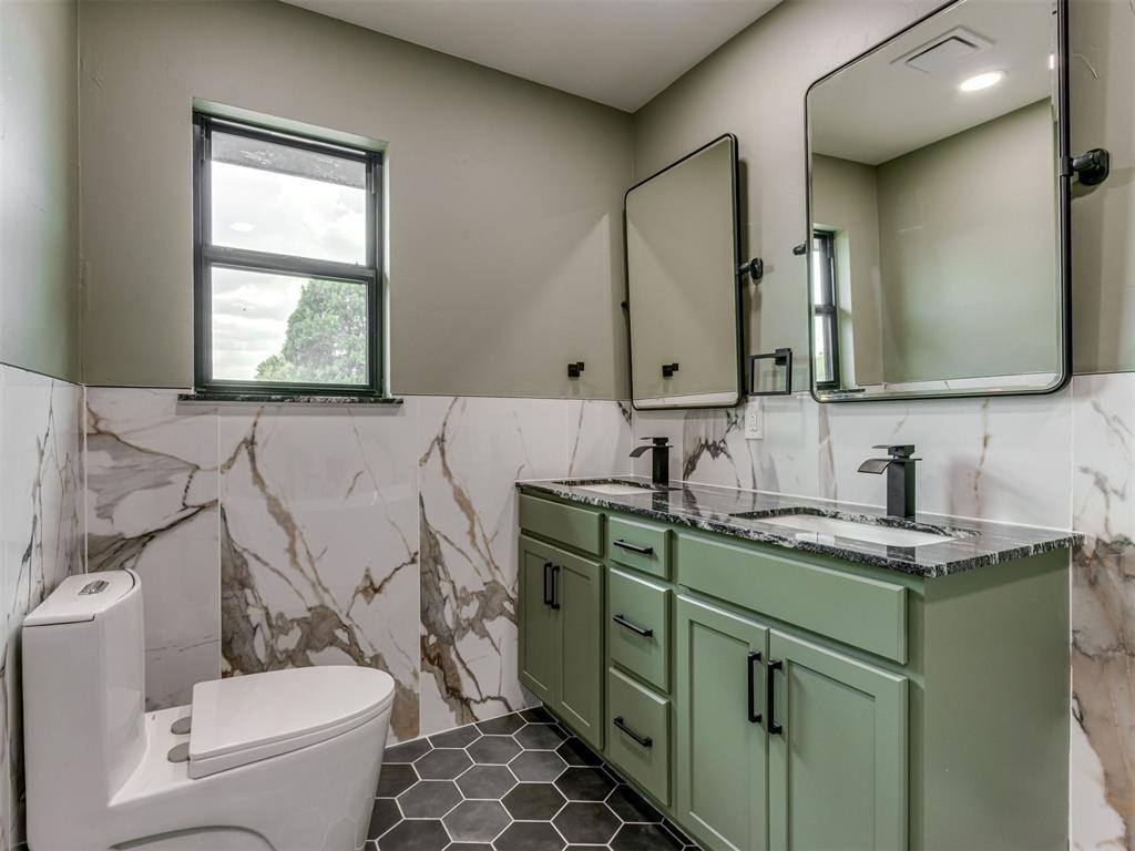 11605 Kings Circle, Oklahoma City, OK 73162