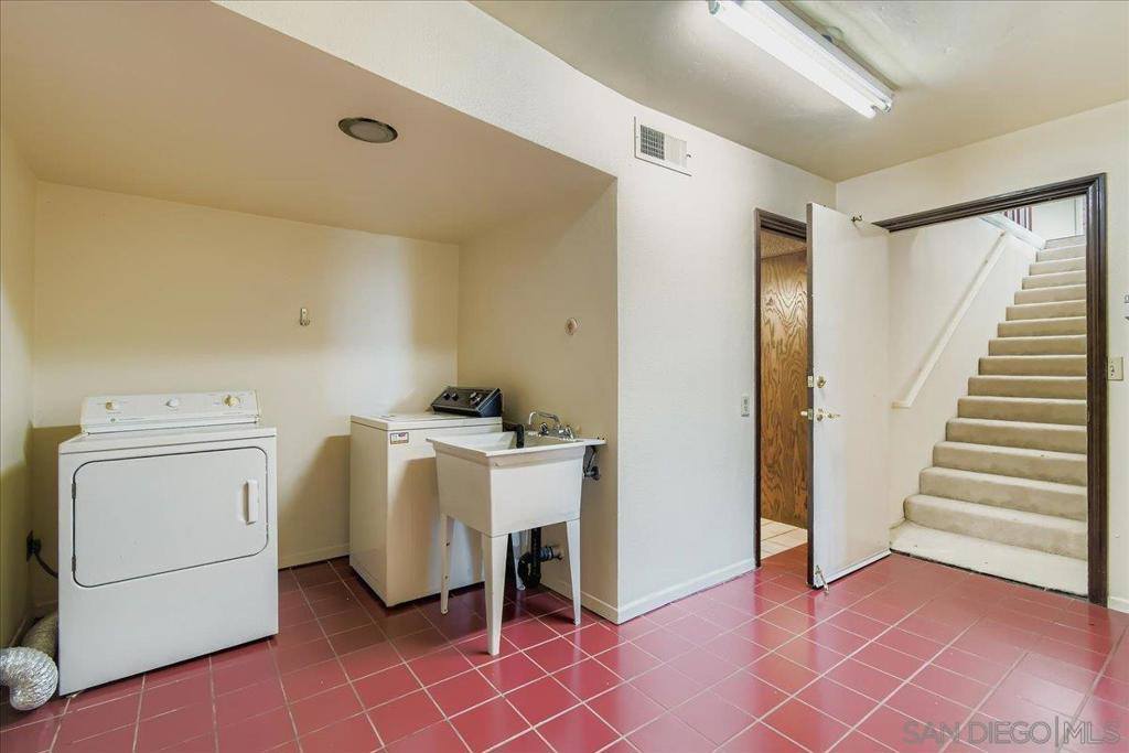 5873 Madra Ave, San Diego, CA 92120