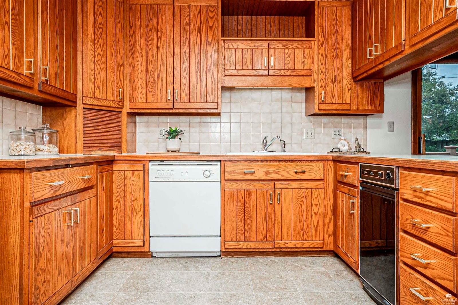 501 West Oak Street, Junction City, KS 66441