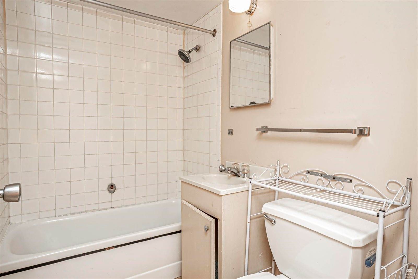 501 West Oak Street, Junction City, KS 66441