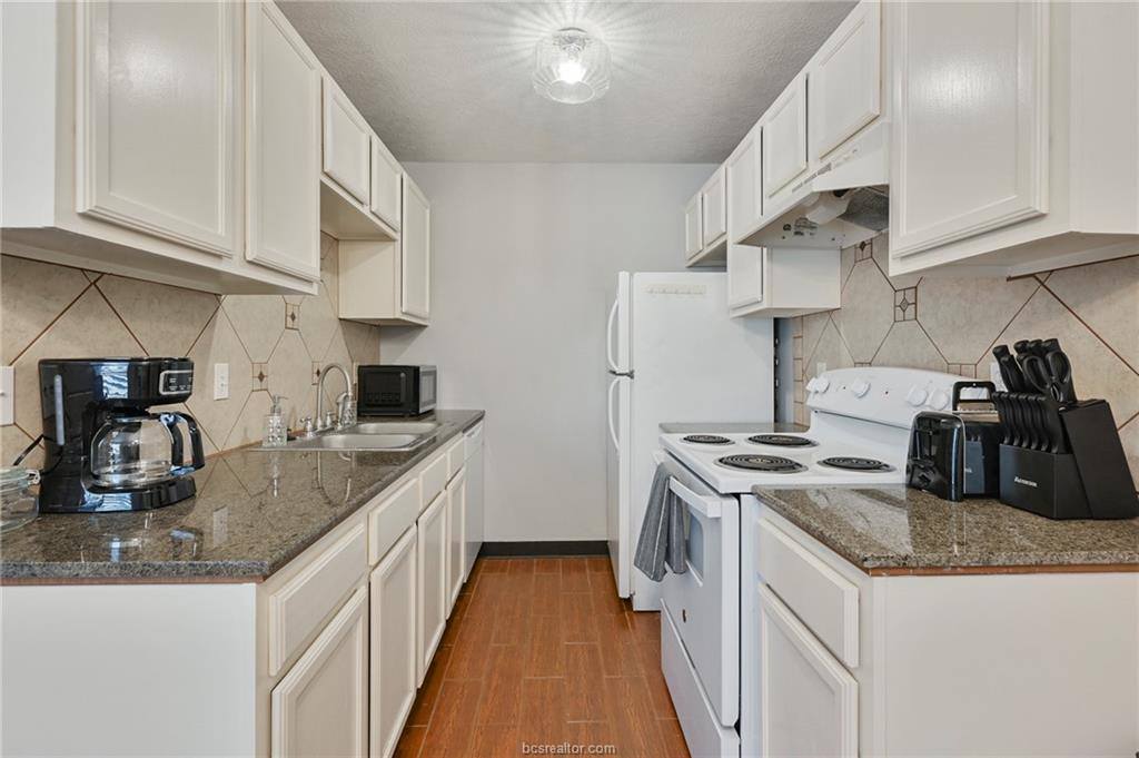 1537 Pine Ridge Drive, College Station, TX 77840