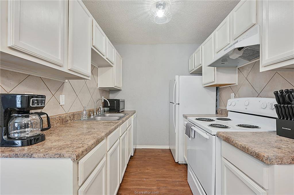 1537 Pine Ridge Drive, College Station, TX 77840