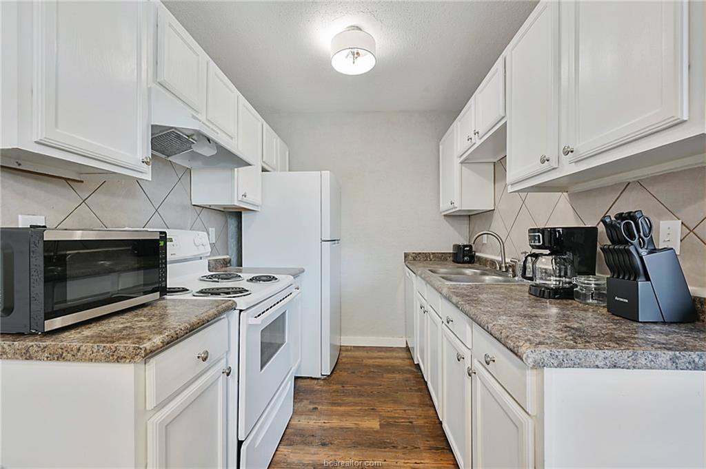 1537 Pine Ridge Drive, College Station, TX 77840