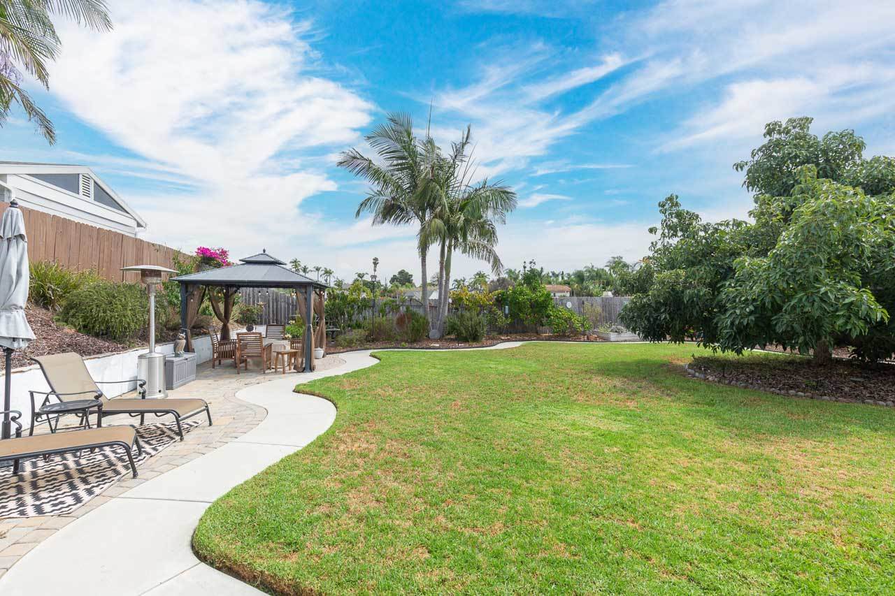 933 Ruby Dr, Vista, CA 92083