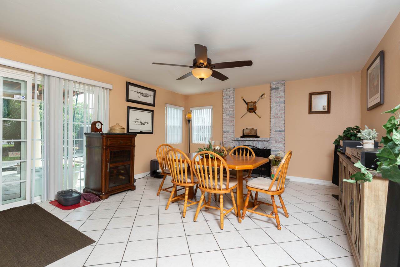 933 Ruby Dr, Vista, CA 92083