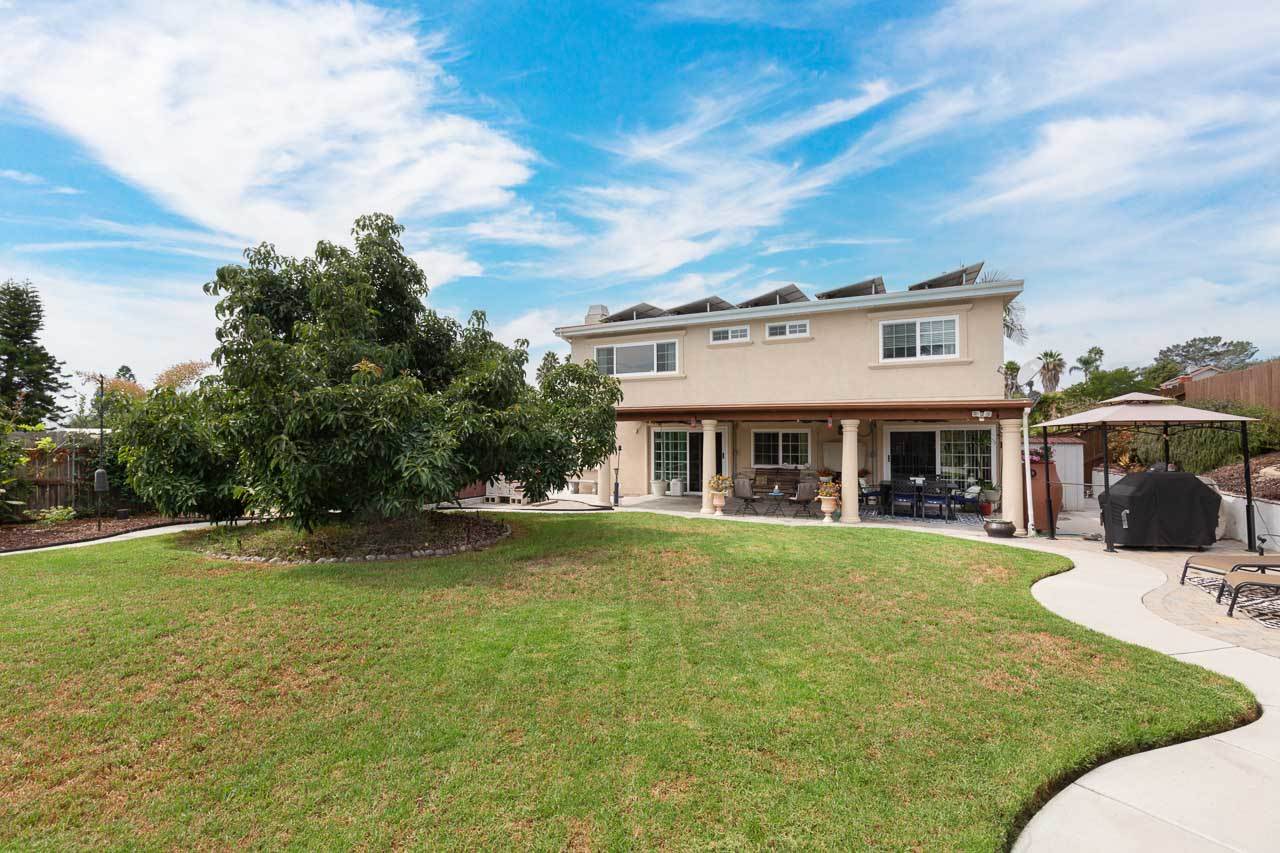 933 Ruby Dr, Vista, CA 92083