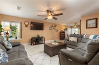 933 Ruby Dr, Vista, CA 92083