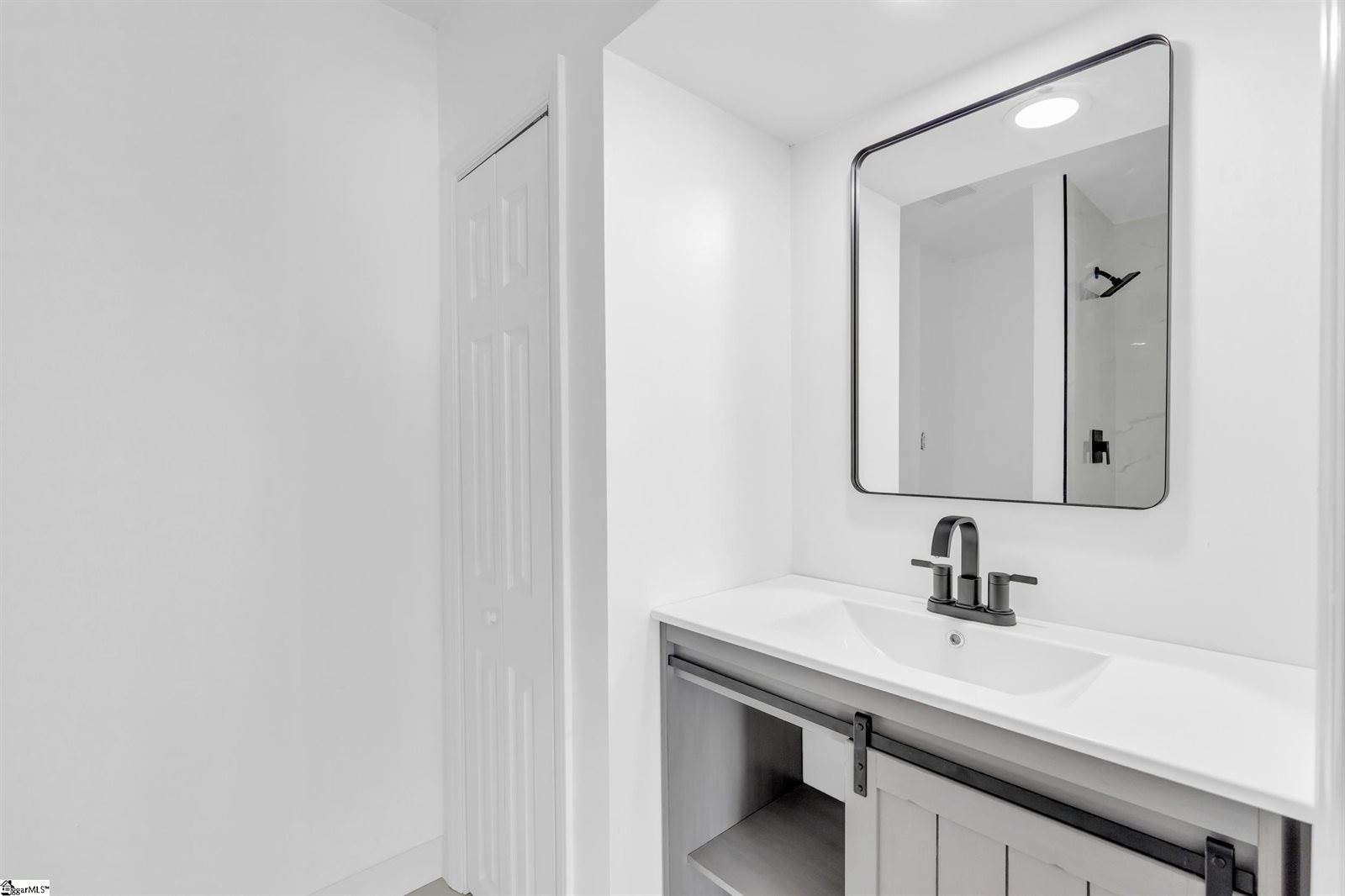 33 Henry, Greenville, SC 29605