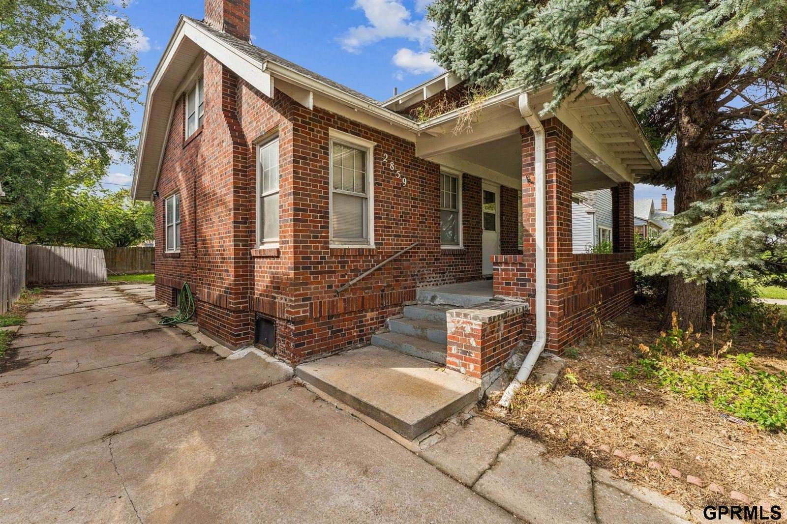 2859 Iowa Street, Omaha, NE 68112