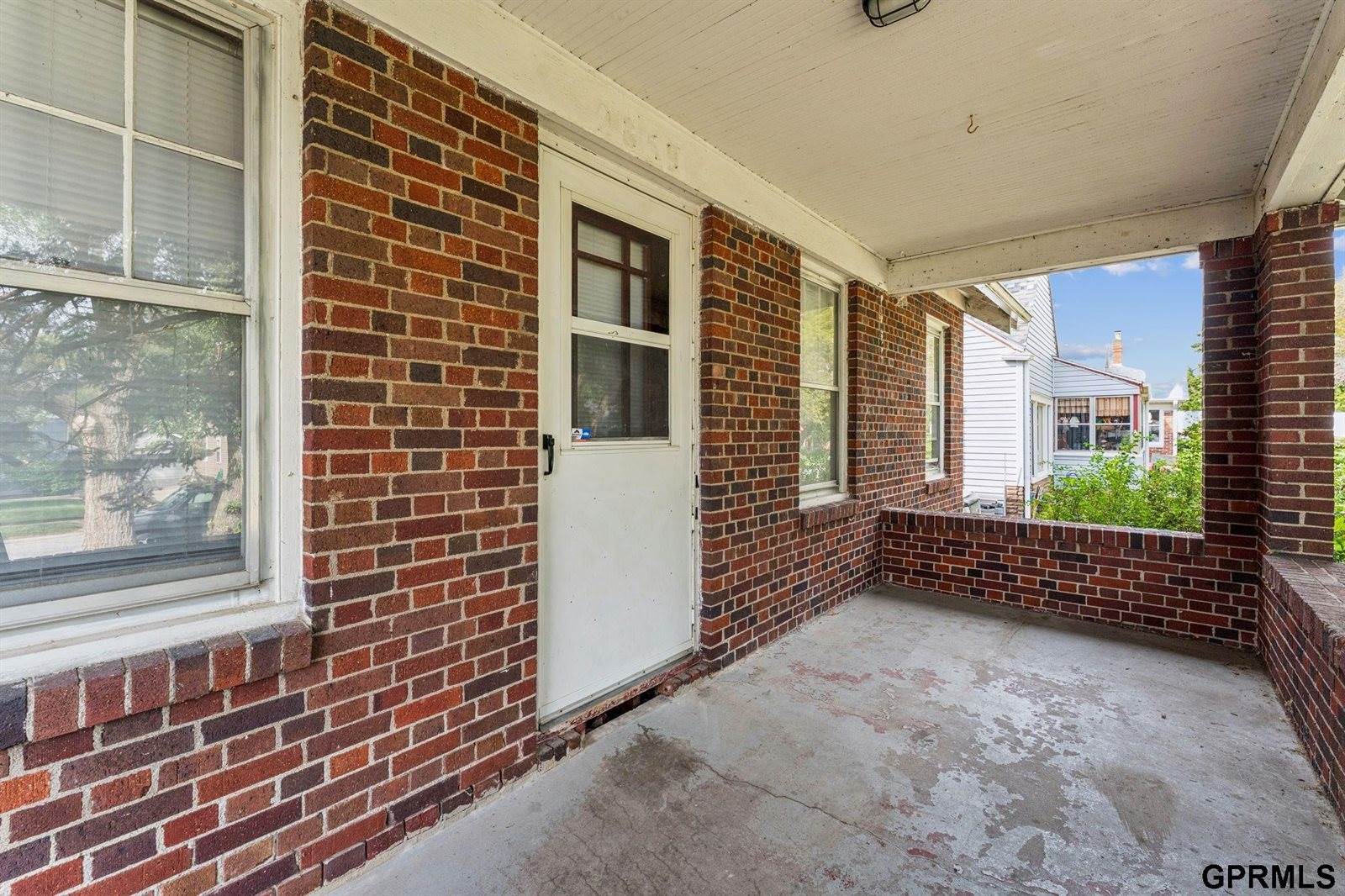 2859 Iowa Street, Omaha, NE 68112