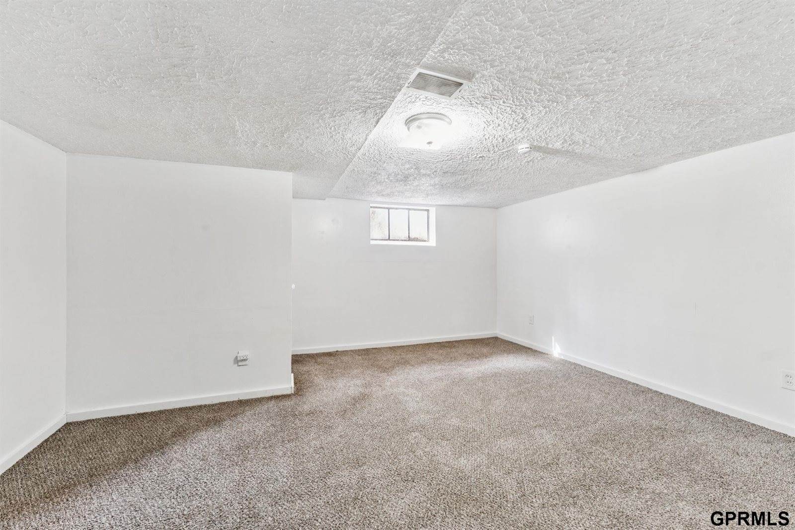 2859 Iowa Street, Omaha, NE 68112