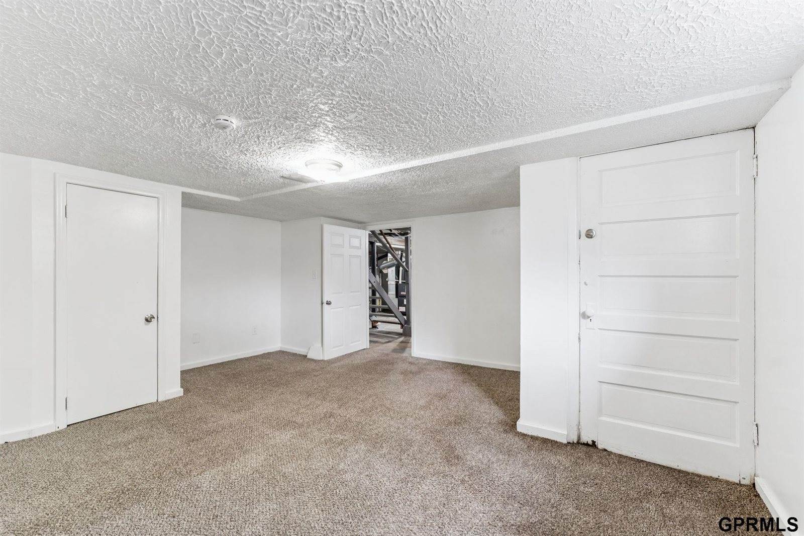 2859 Iowa Street, Omaha, NE 68112