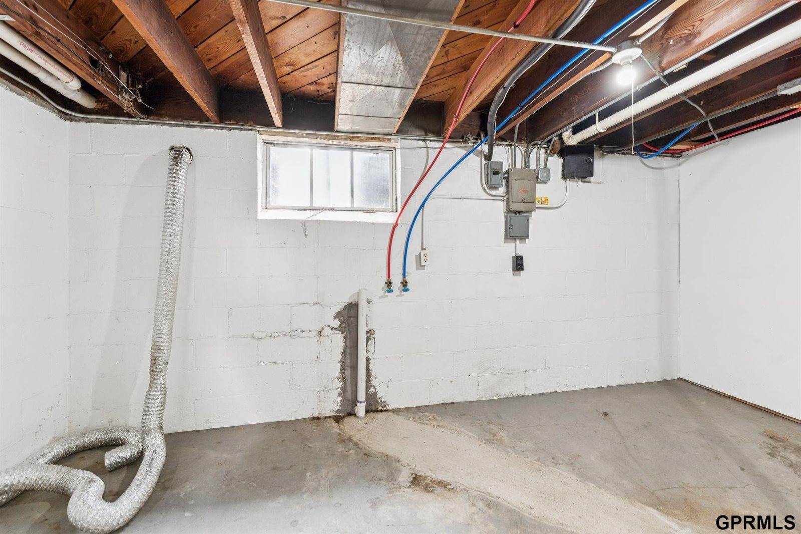 2859 Iowa Street, Omaha, NE 68112