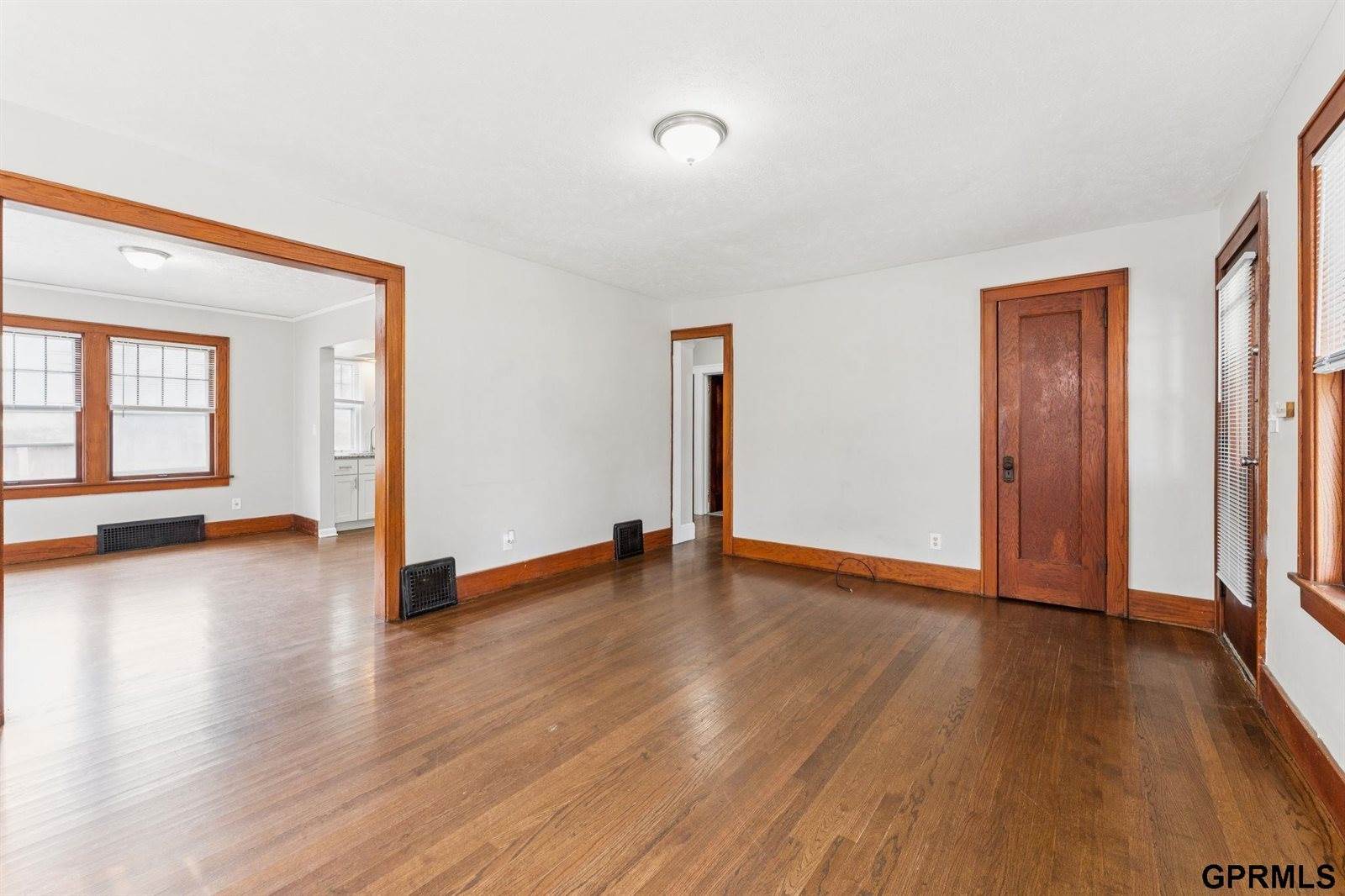 2859 Iowa Street, Omaha, NE 68112