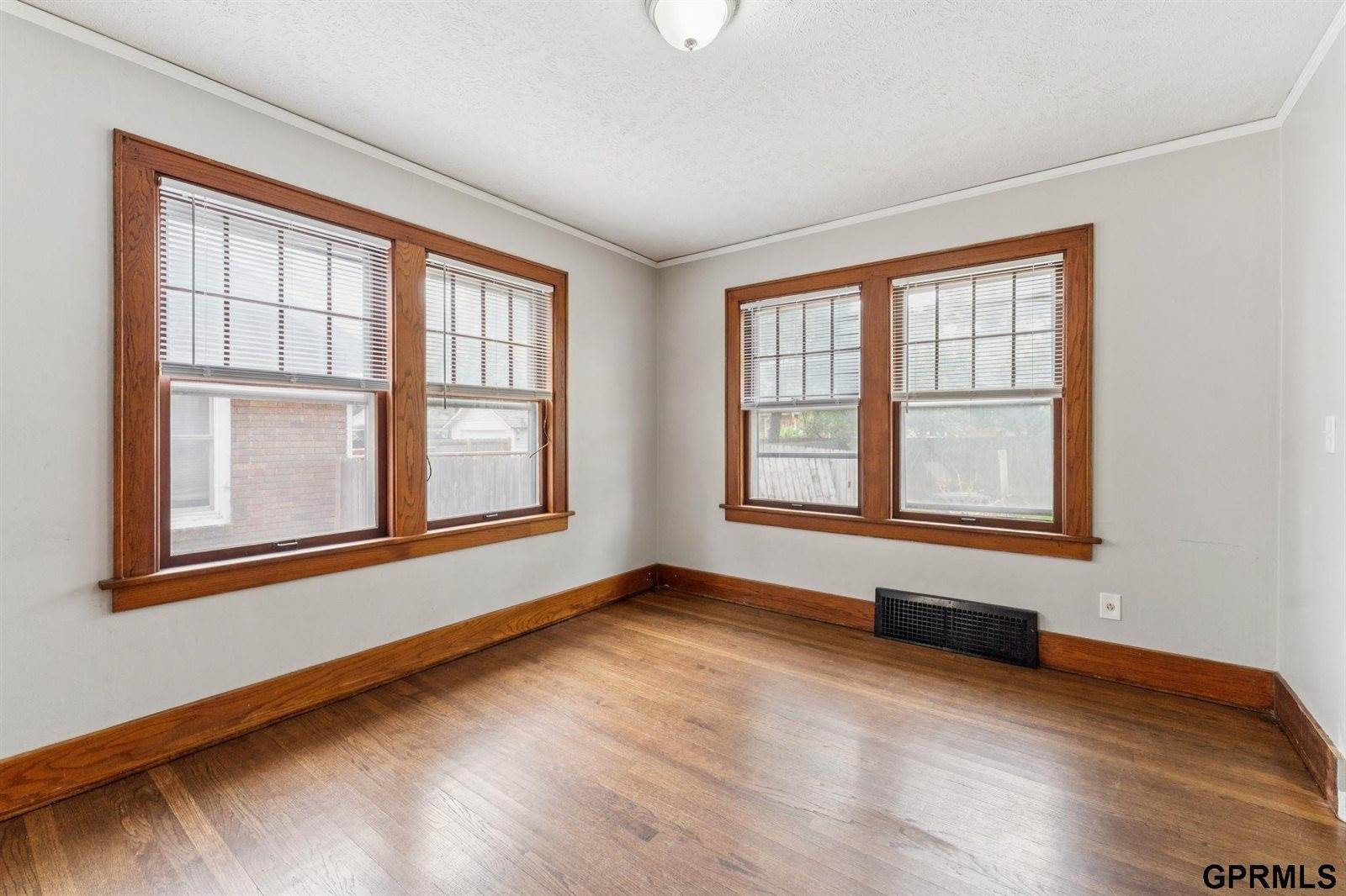 2859 Iowa Street, Omaha, NE 68112