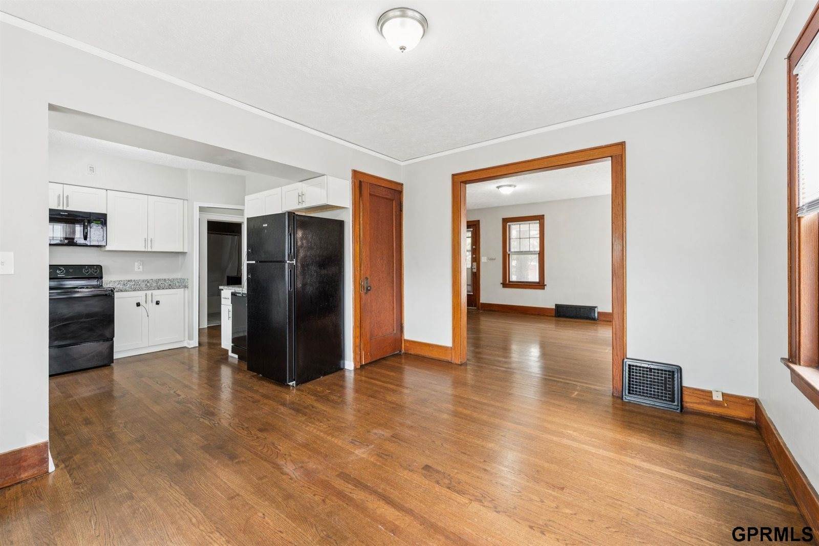 2859 Iowa Street, Omaha, NE 68112