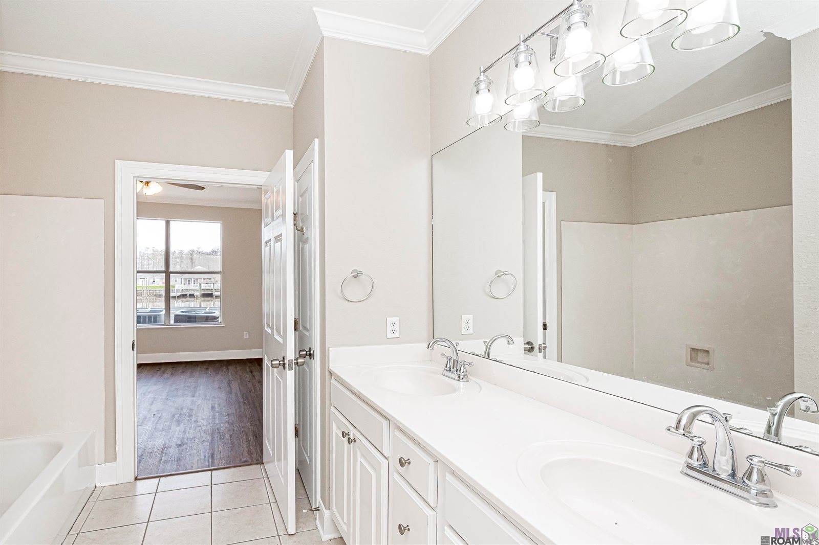 12386 River Highlands, #H, Saint Amant, LA 70774