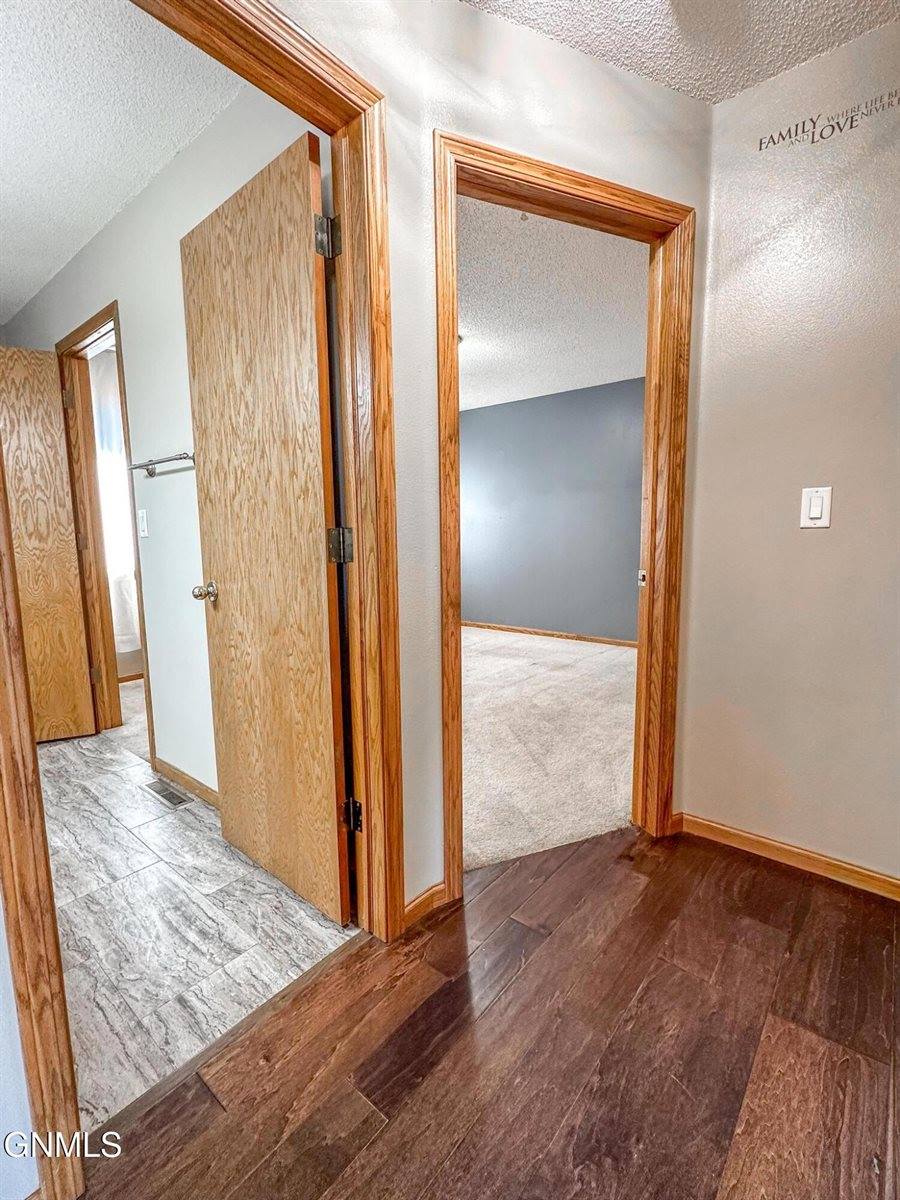 931 Breton Drive, Bismarck, ND 58503